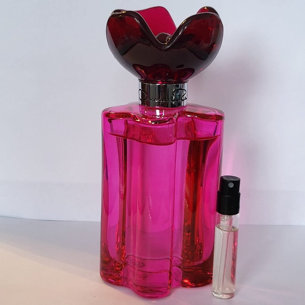 Rose by Oscar de la Renta in 10ml Travel size.